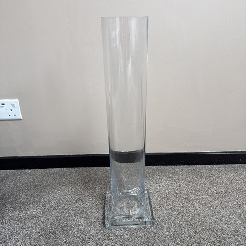 Floor standing glass vase - standing,