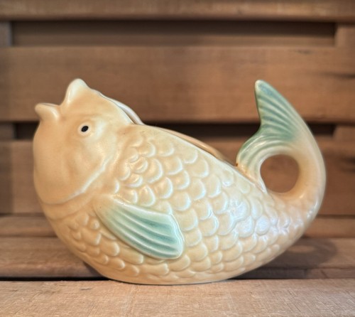 Vintage kitsch aged pottery - kitsch,