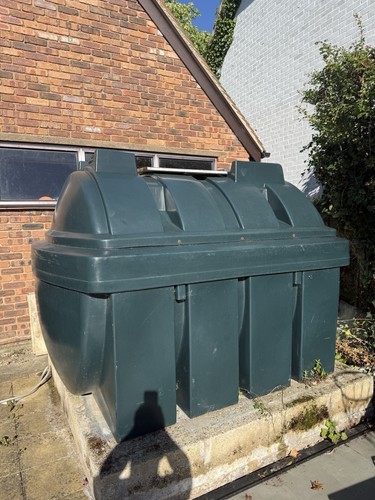 Oil storage tank bunded - oil,