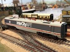 Hornby OO Gauge Class 370 APT