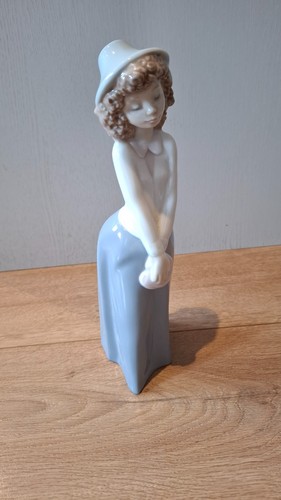 Nao lladro too - 'too, cute'