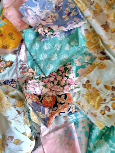 Kilo mixed fabric scraps - 1,