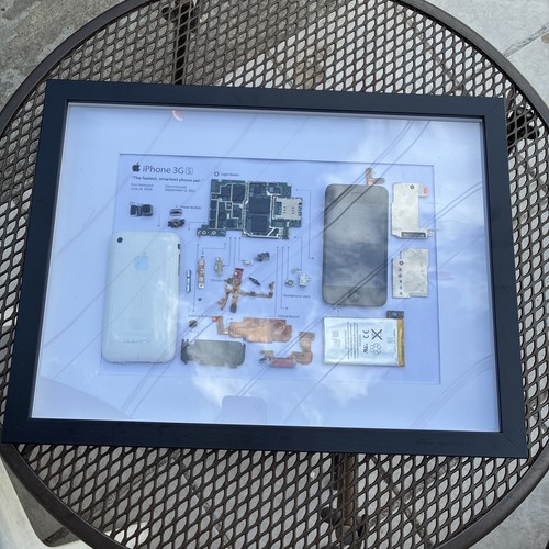Iphone 3gs disassembled - iphone,