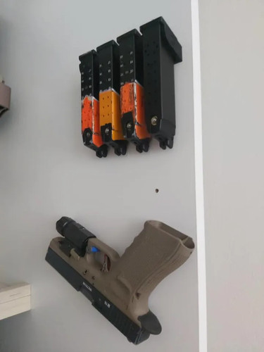 Airsoft glock wall - airsoft,