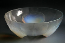 LARGE ART DECO SABINO OPALESCENT GLASS BOWL