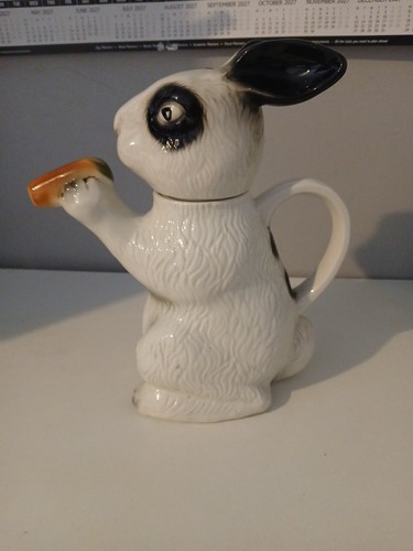 Tony wood studio - wood, bobtail