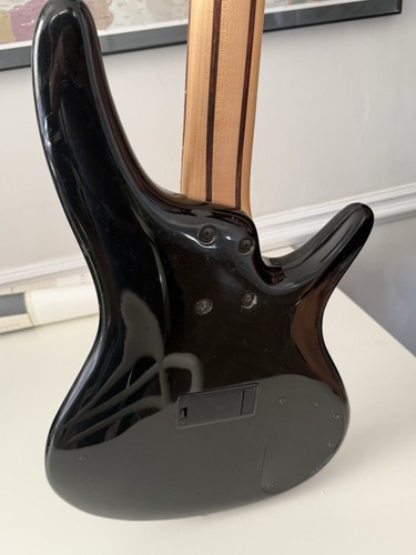 Left handed ibanez - bass, guitar