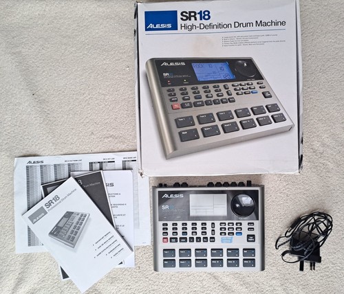 Alesis sr18 drum machine - drum, in