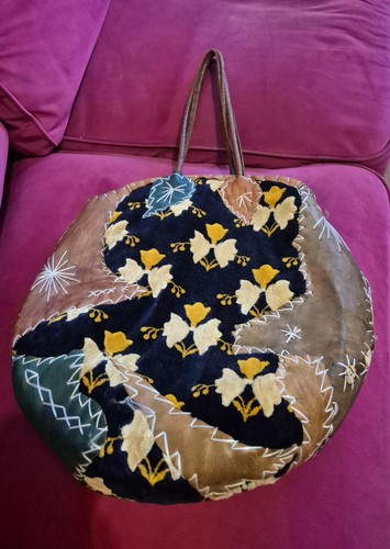 Large vintage 70s carpet bag - vintage,