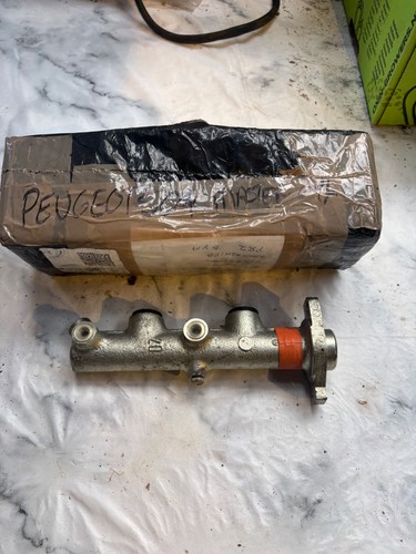 Peugeot 504 master cylinder - peugeot,