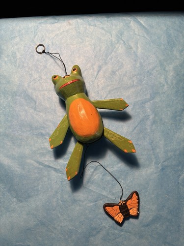 Wooden trumping frogs garden - wooden,