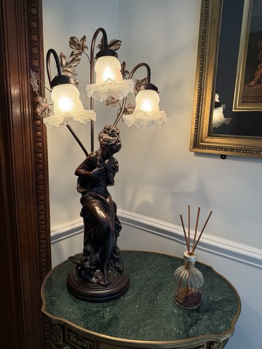 Bronze table lamp - lady, with