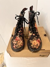 Dr martens floral boots/ UK 6