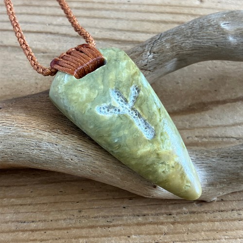 Golden kokopu pounamu algiz - kokopu,