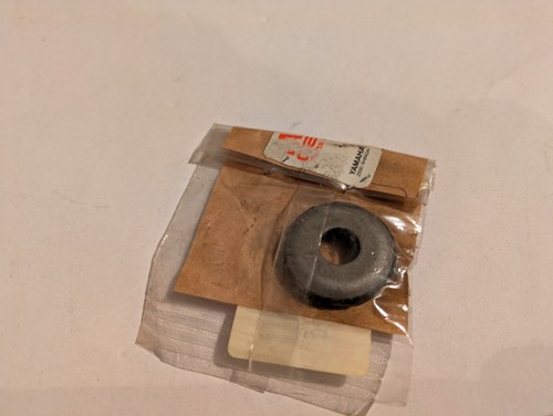 Genuine yamaha engine mounting - engine,