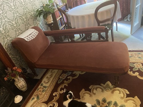 Antique chaise longue - chaise,