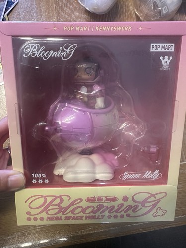 Pop mart mega space - molly, 100%