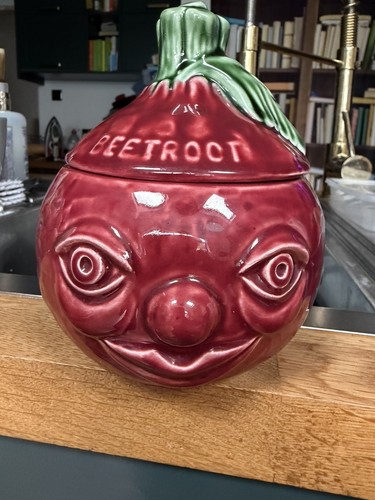 Vintage beetroot lidded - beetroot, face