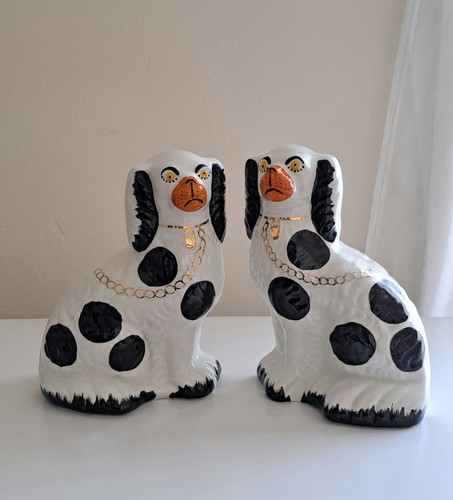 Vintage pair ceramic - of,