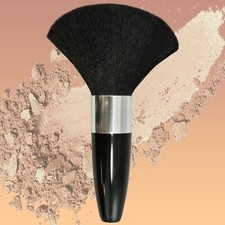 LARGE FLUFFY POWDER BRUSH