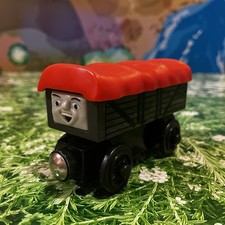 Wooden Railway GIGGLING TROUBLESOME TRUCK Thomas & Friends Curve Brio Train