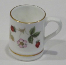 DISCONTINUED WEDGWOOD MINI / MINIATURE WILD STRAWBERRY  TANKARD / COFFEE MUG NIB