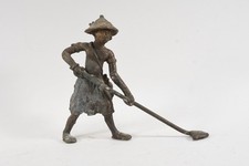 Q37B91- Bronze Figurine Man with Spade 