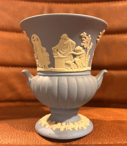 Wedgwood jasperware urn theory - jasperware,
