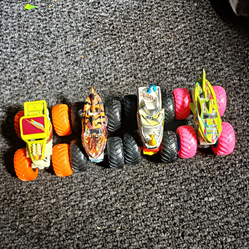 Hot wheels monster jam - monster, lot