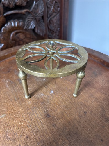 Vintage solid brass - brass, trivet