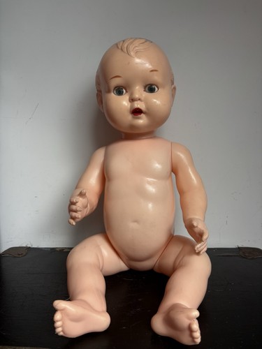 Vintage kadar doll plastic - kadar,