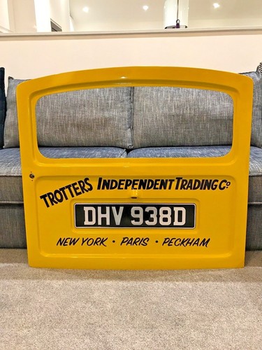 Only fools horses sign - &,