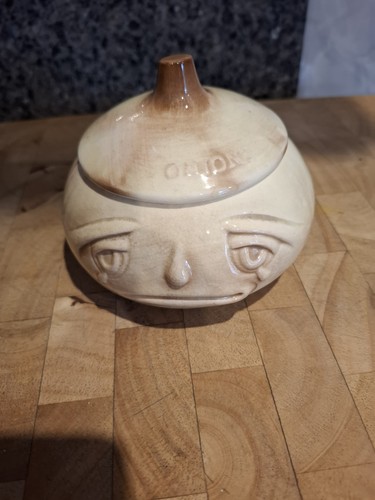 Sylvac onion face - pot, vintage