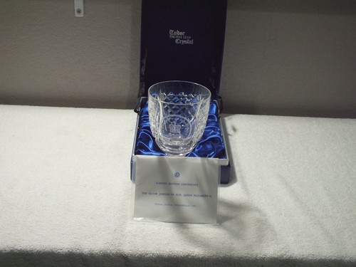 Vintage 1977 queen - 1977, silver
