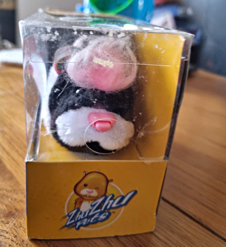 Zhu pets black - black, white