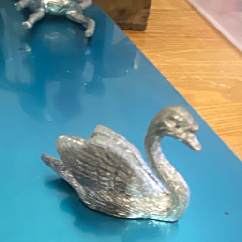 Silver tone metal swan - silver,