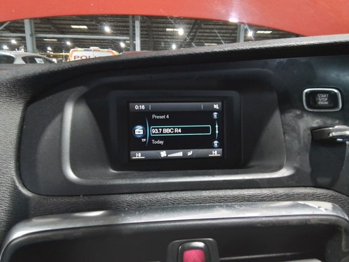 Volvo v40 audio - &, sat