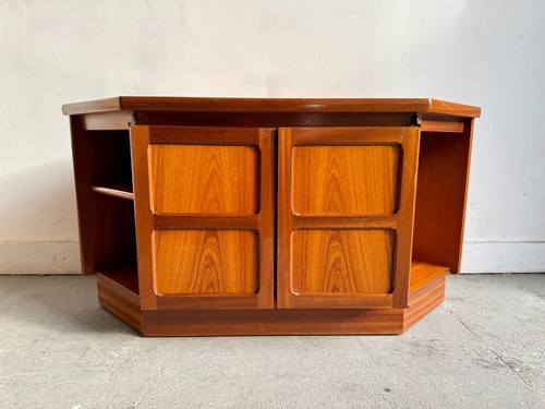 Vintage corner stand video - vintage, tv