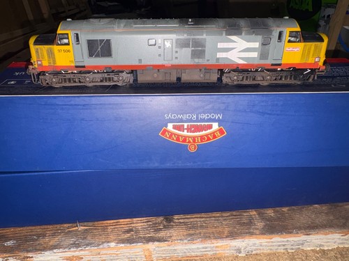 Class with red stripes - class_37,
