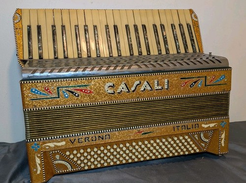Stunning gold 1930s museum - 1930s,