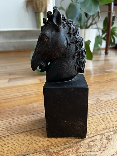 Horse head bust - bust, statue