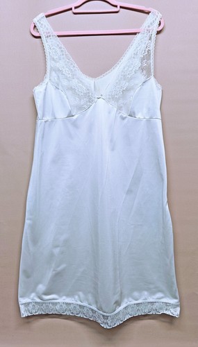 White knee length underskirt - knee,