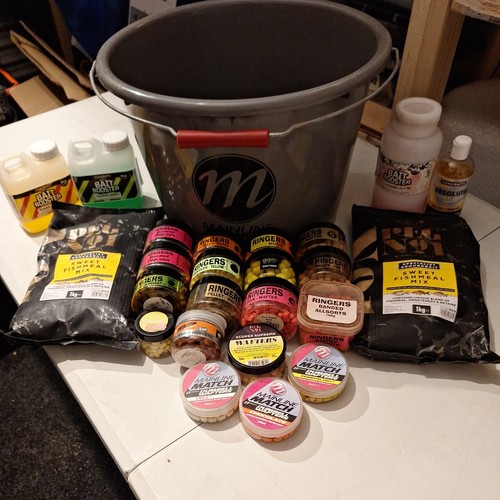 Bait bucket and joblot - bait,