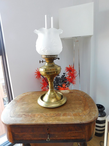 Elegant brass oil lamp with - elegant,