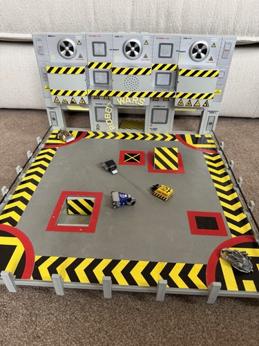 Robot wars battle arena - robot,
