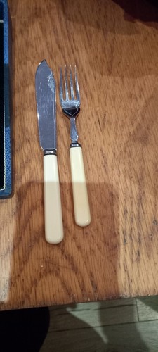 Vintage cased cutlery set - cased,
