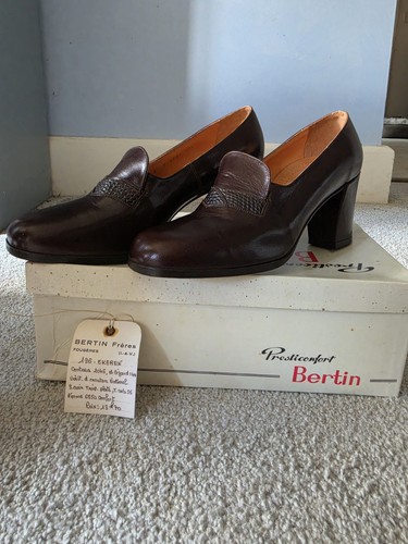 Vintage 1970s does 1940s brown - does,
