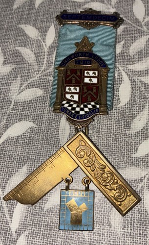 Masonic past master - jewel,