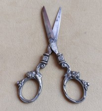 Cherub Handled Victorian Grape