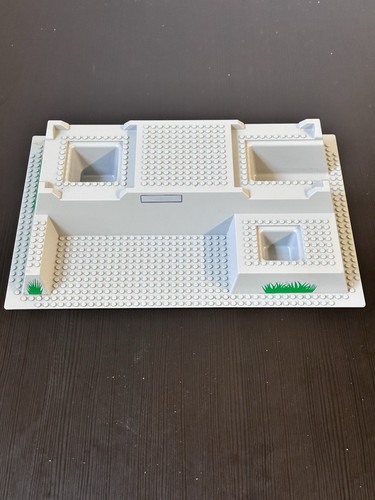 Lego 7892 hospital raised - lego,